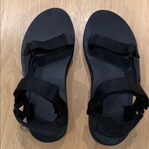Teva -  Black Midform Universal - size 6